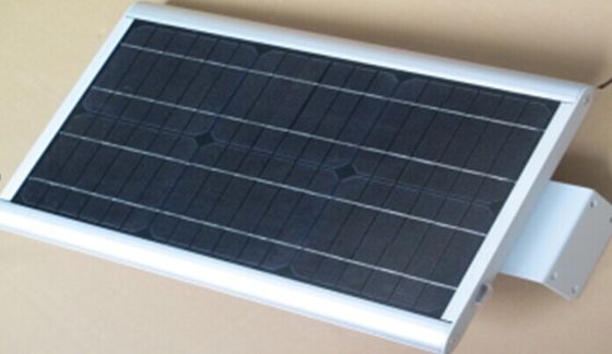 چراغ بالا لومن 50W سفید خالص IP66 در فضای باز همه در یک خورشیدی چراغ خیابان